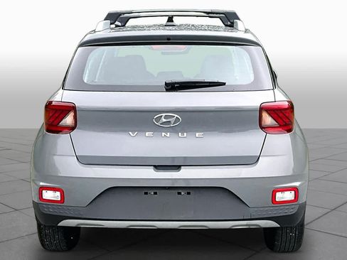 Used 2021 Hyundai Venue SEL w/ Premium Package FWD image 5