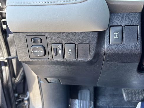 Used 2015 Toyota RAV4 XLE AWD/4WD image 25