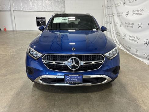 Used 2025 Mercedes-Benz GLC 300 4MATIC image 2