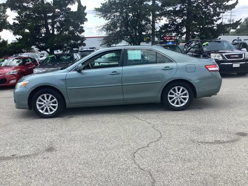 Used 2011 Toyota Camry XLE w/ SE/XLE Extra-Value Pkg FWD image 5