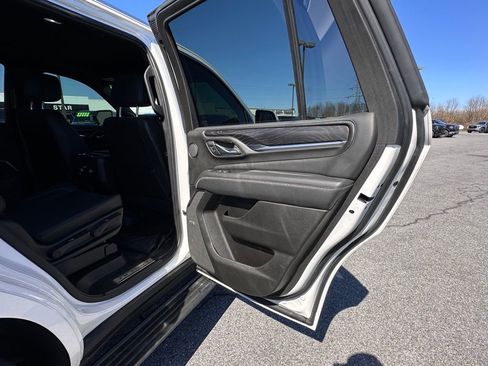 Used 2021 GMC Yukon Denali w/ Denali Premium Package image 18