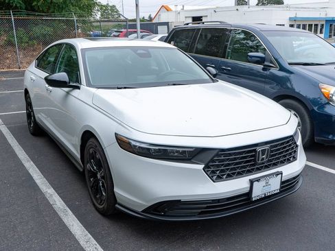 Used 2025 Honda Accord SE image 3