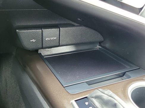 Used 2021 Toyota Camry LE image 28