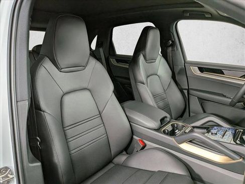 New 2026 Porsche Cayenne image 24