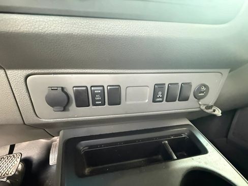 Used 2012 Nissan NV 2500 SV w/ Technology Pkg RWD image 19