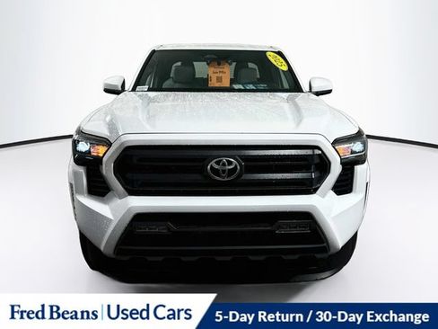 Used 2025 Toyota Tacoma SR5 AWD/4WD image 2