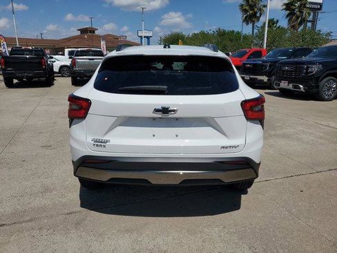 New 2026 Chevrolet Trax ACTIV w/ Sunroof Package FWD image 6