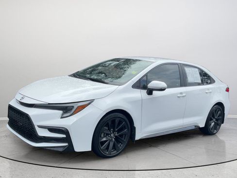 Used 2023 Toyota Corolla SE FWD image 5