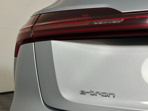 Used 2019 Audi e-tron Premium Plus image 36