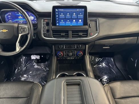 Used 2023 Chevrolet Suburban Premier image 2