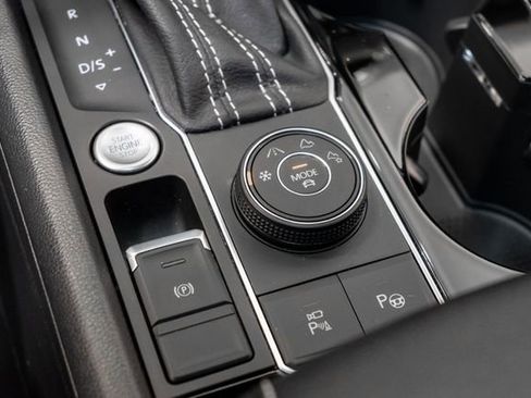 Used 2023 Volkswagen Atlas Cross Sport SEL Premium R-Line image 20