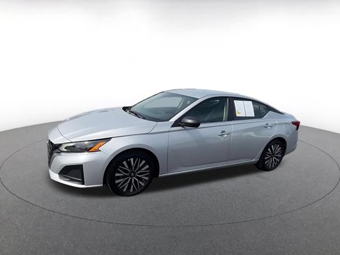Used 2025 Nissan Altima 2.5 SV FWD image 6