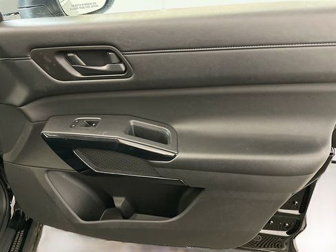 Used 2024 Nissan Pathfinder SV image 33