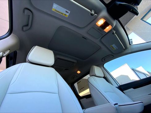 Used 2025 Honda Odyssey Touring image 13