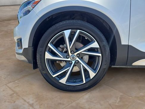 Used 2020 Volvo XC40 T5 R-Design w/ Protection Package Premier AWD/4WD image 9
