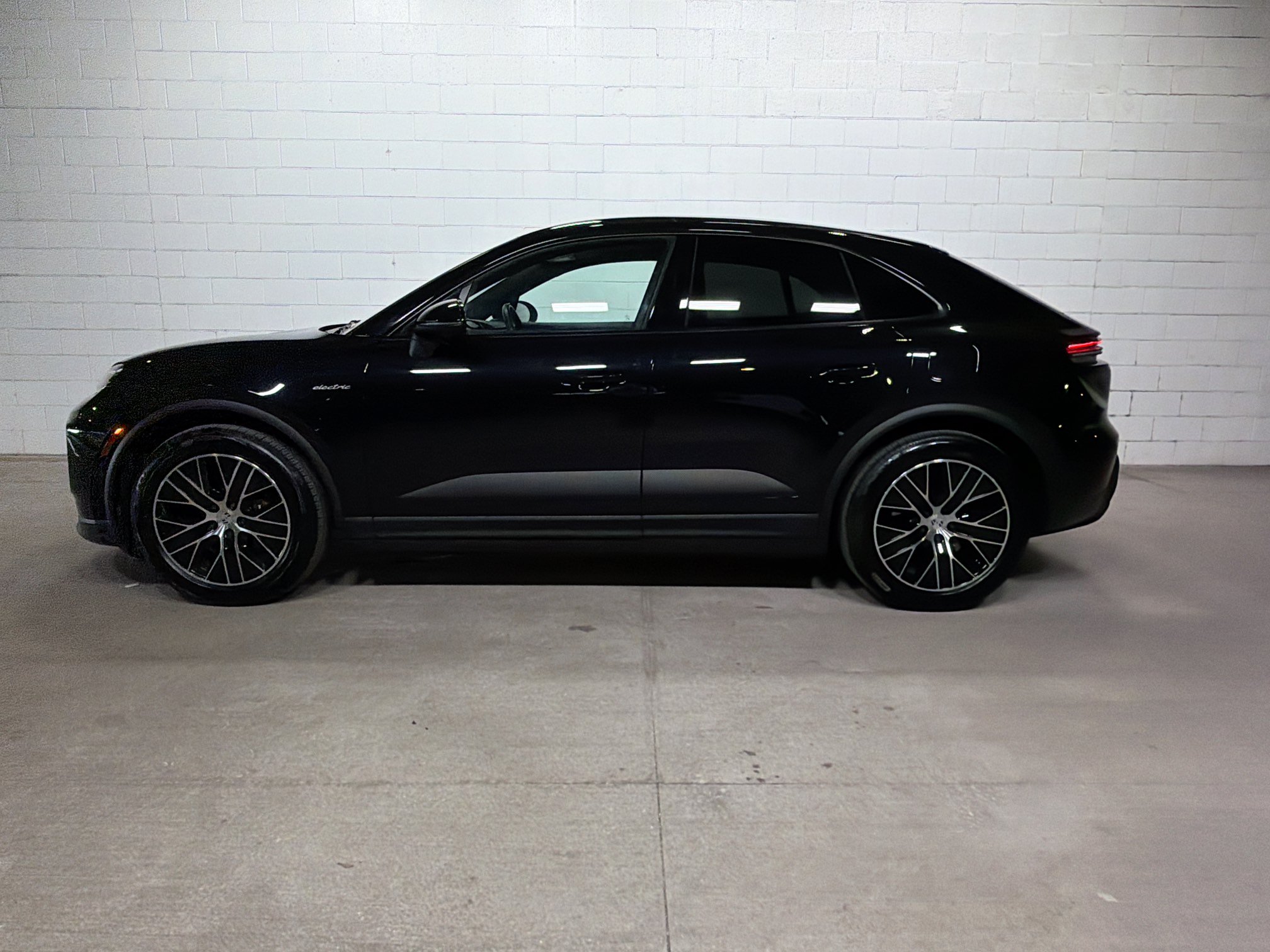 Certified 2026 Porsche Macan Electric RWD image 2