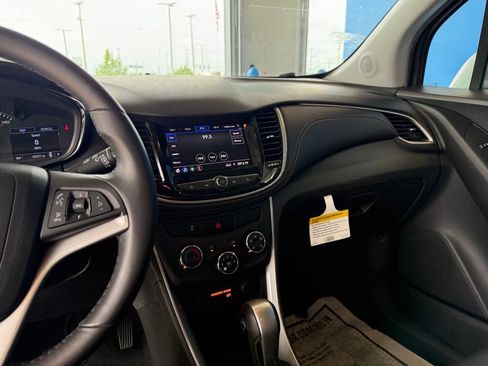 Used 2020 Chevrolet Trax LT w/ LT Convenience Package FWD image 15