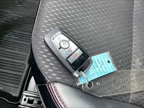 Used 2025 Ford Escape ST-Line w/ Tech Pack #1 FWD image 35