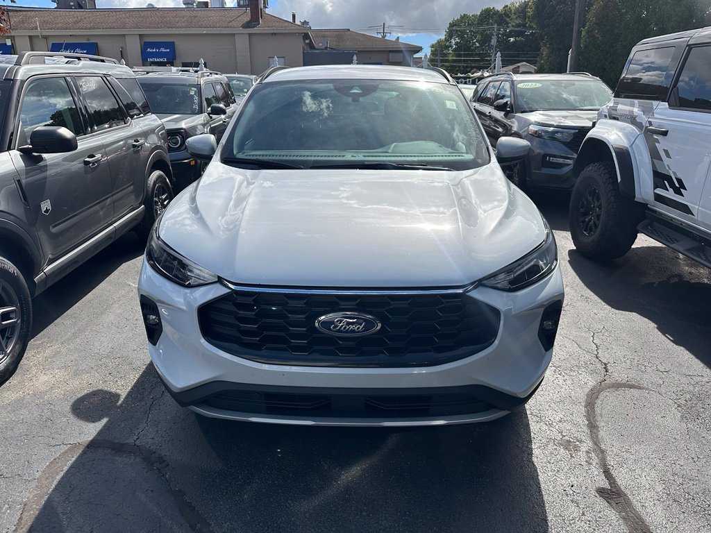 Used 2025 Ford Escape ST-Line Select AWD/4WD image 2