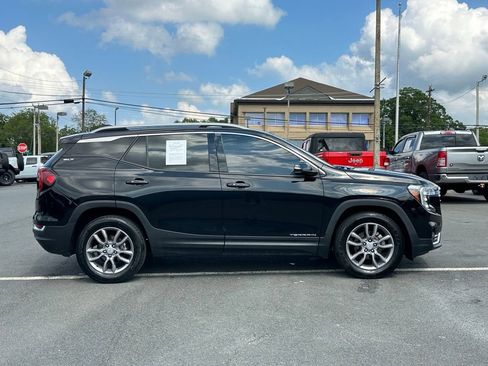 Used 2024 GMC Terrain SLT FWD image 9