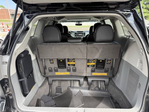 Used 2013 Toyota Sienna SE FWD image 13