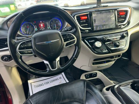 Used 2018 Chrysler Pacifica Touring-L Plus w/ Tire & Wheel Group image 29