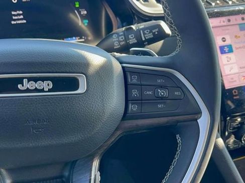 Used 2022 Jeep Grand Cherokee Limited 4xe w/ Luxury Tech Group II AWD/4WD image 19