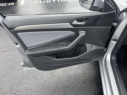 New 2026 Volkswagen Jetta SE FWD image 24