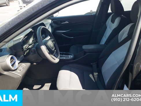 Used 2025 Chevrolet Trax LS FWD image 7