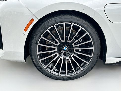 New 2026 BMW 750e xDrive w/ Premium Package image 27
