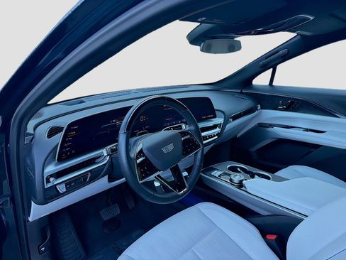 Used 2024 Cadillac Lyriq Sport image 9