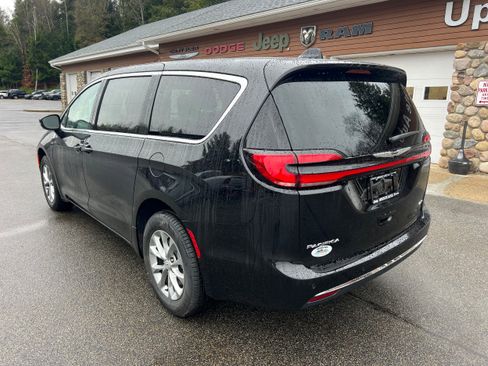 New 2026 Chrysler Pacifica Select image 7