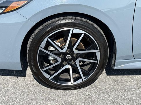 Used 2025 Nissan Sentra SR w/ SR Premium Package FWD image 30