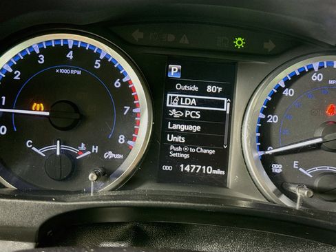 Used 2018 Toyota Highlander LE FWD image 13