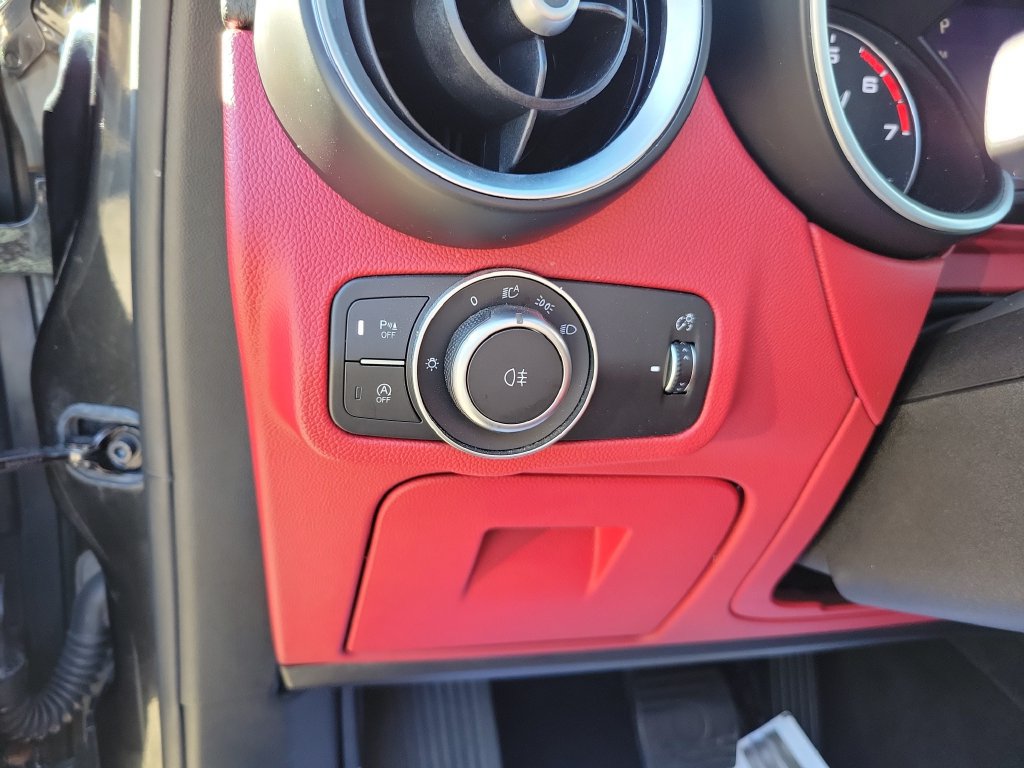 Used 2019 Alfa Romeo Stelvio Ti AWD/4WD image 35