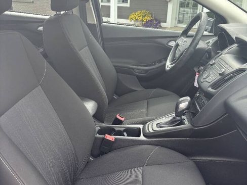 Used 2018 Ford Focus SE FWD image 5