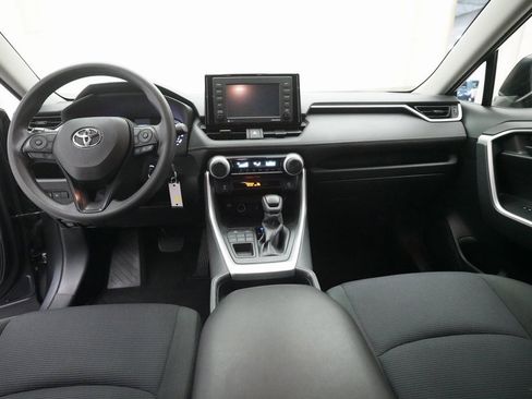Used 2020 Toyota RAV4 LE image 5