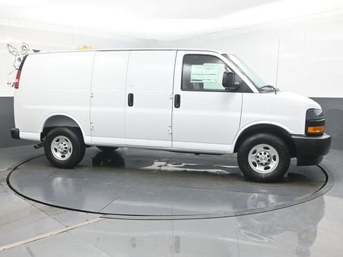 New 2026 Chevrolet Express 2500 w/ Driver Convenience Package RWD image 28