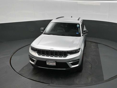 Used 2023 Jeep Grand Cherokee Limited w/ Trailer Tow Prep Group (B) AWD/4WD image 11