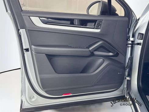 Used 2024 Porsche Cayenne S w/ Premium Package Plus (PP1) image 23