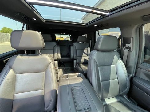 Used 2021 Chevrolet Tahoe Z71 w/ Luxury Package AWD/4WD image 31