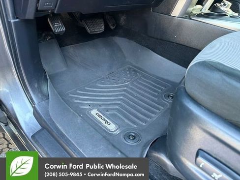 Used 2017 Toyota 4Runner SR5 AWD/4WD image 27