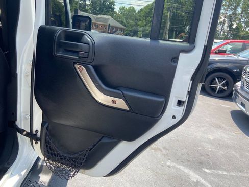 Used 2013 Jeep Wrangler Unlimited Sahara AWD/4WD image 21