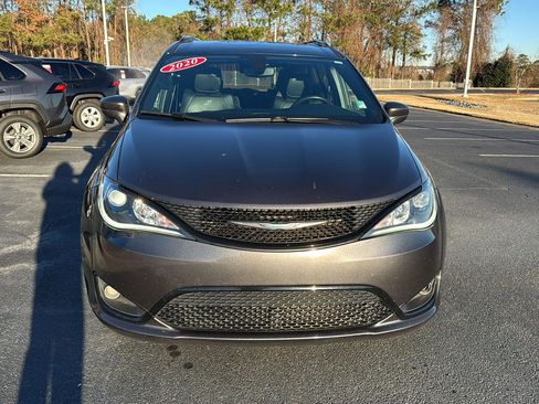 Used 2020 Chrysler Pacifica Touring-L w/ S Appearance Package image 7