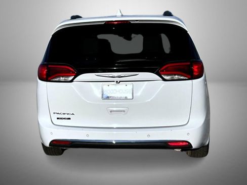 Used 2019 Chrysler Pacifica Touring-L Plus FWD image 6