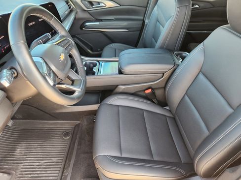 Used 2024 Chevrolet Traverse LT image 14