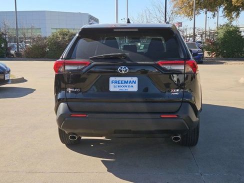 Used 2021 Toyota RAV4 XLE AWD/4WD image 6