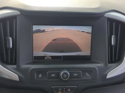 Used 2024 GMC Terrain SLE image 11