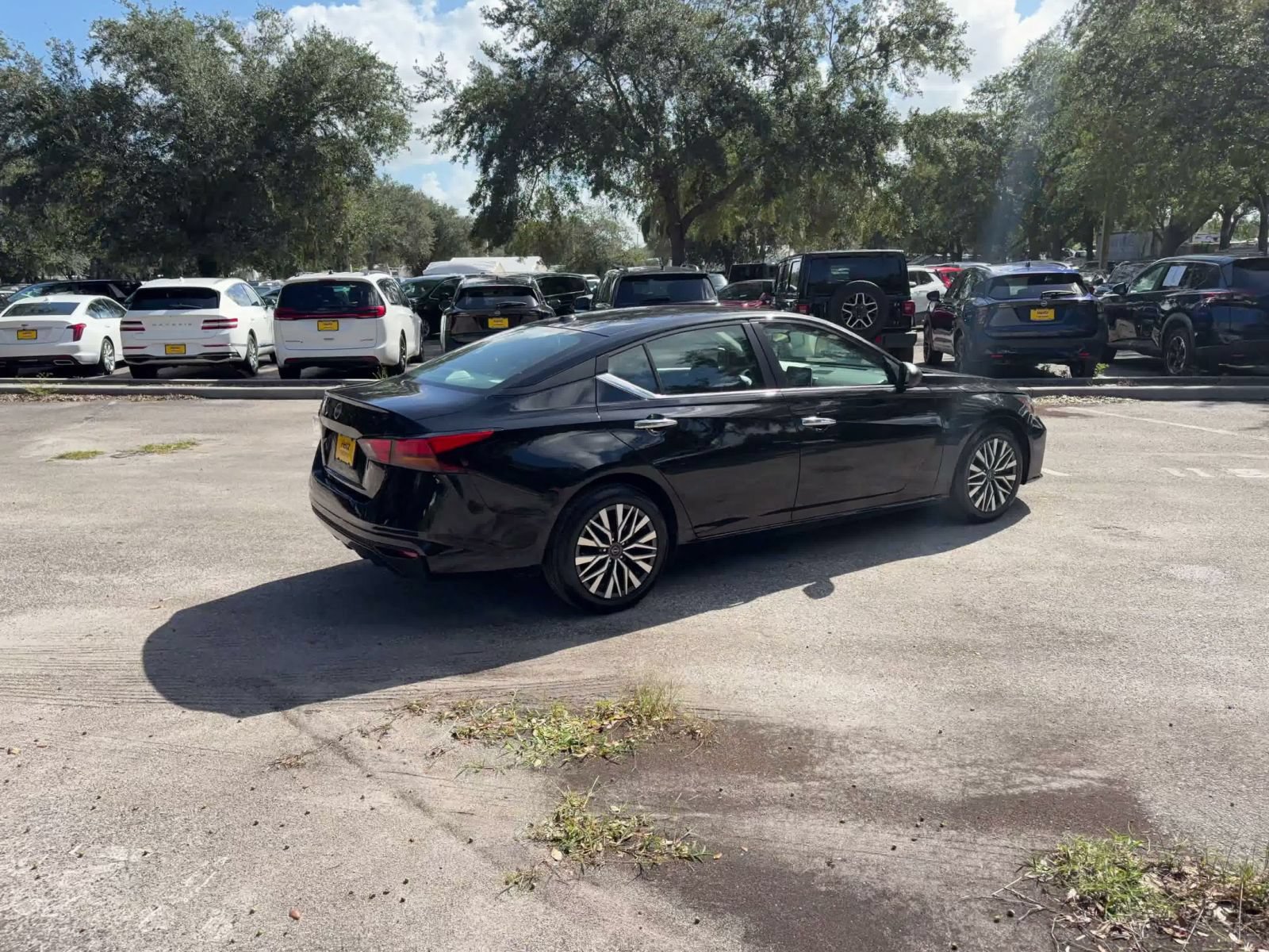 Used 2025 Nissan Altima 2.5 SV FWD image 14