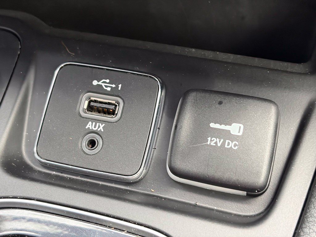 Used 2023 Jeep Cherokee Altitude Lux AWD/4WD image 30
